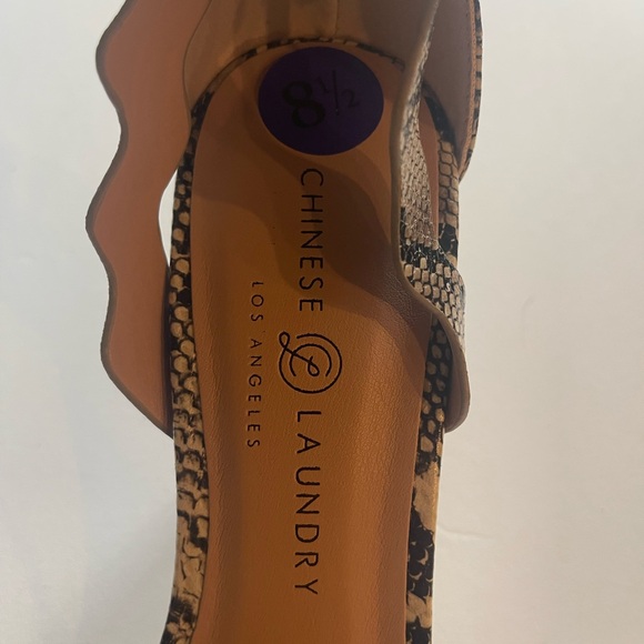 NIB Snake skin pattern heels - Picture 7 of 10